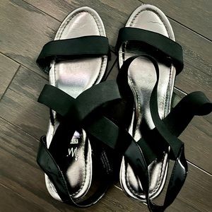 Gently Worn / Size 9 / Black& Silver / Impo Stretch.